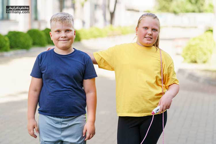 چاقی پسران به شکل اندام سیبی است (چربی دور کمر و شکم بیشتر است) و خطر ابتلا به بیماری‌های قلبی و دیابت را افزایش می‌دهد.