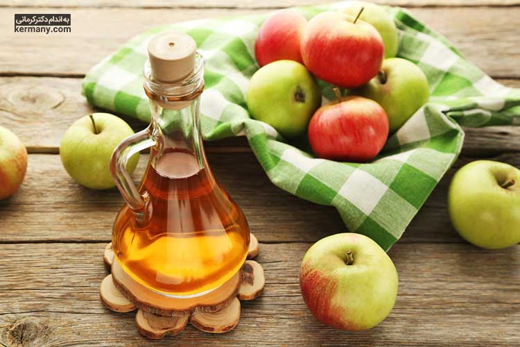 سرکه سیب از آب سیب تخمیر شده تهیه و در سس‌های سالاد، ترشی‌ها، نگهدارنده‌های غذا و چاشنی‌ها استفاده می‌شود.