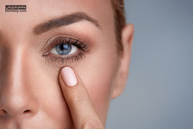 روغن علائم رایج پیری مانند چین و چروک و کیسه‌های زیر چشم را کاهش می‌دهد.