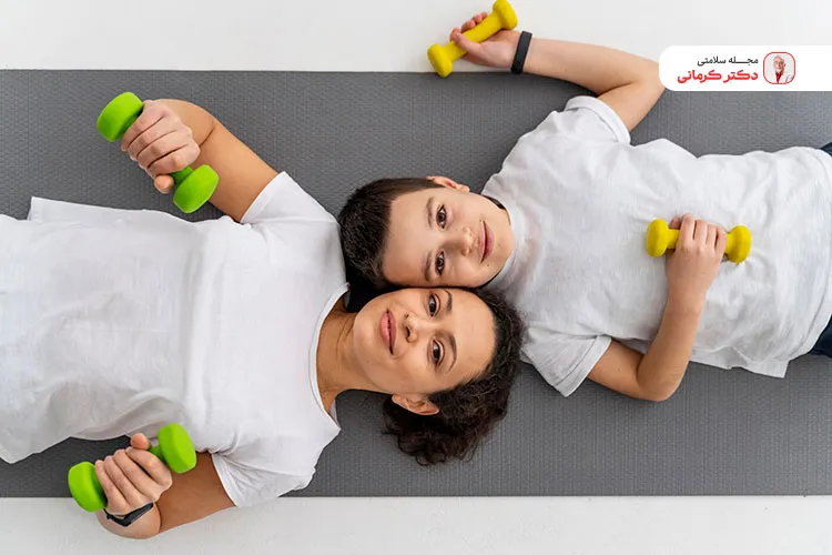 همراهی والدین به افزایش انگیزه کودک برای ورزش کمک می‌کند.