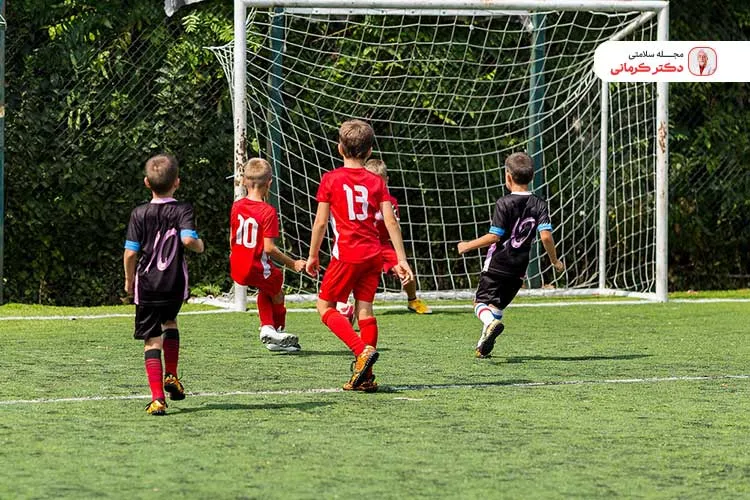 فوتبال یکی دیگر از بهترین ورزش‌های توصیه شده برای کودکان است.