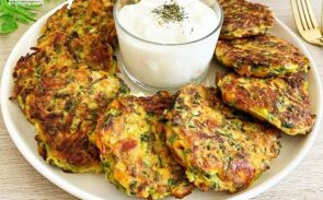 کدو سبز کالری و کربوهیدرات کمی دارد، اما سرشار از موادمغذی مبارزه‌کننده با رادیکال‌های آزاد مانند ویتامین C و منگنز است.