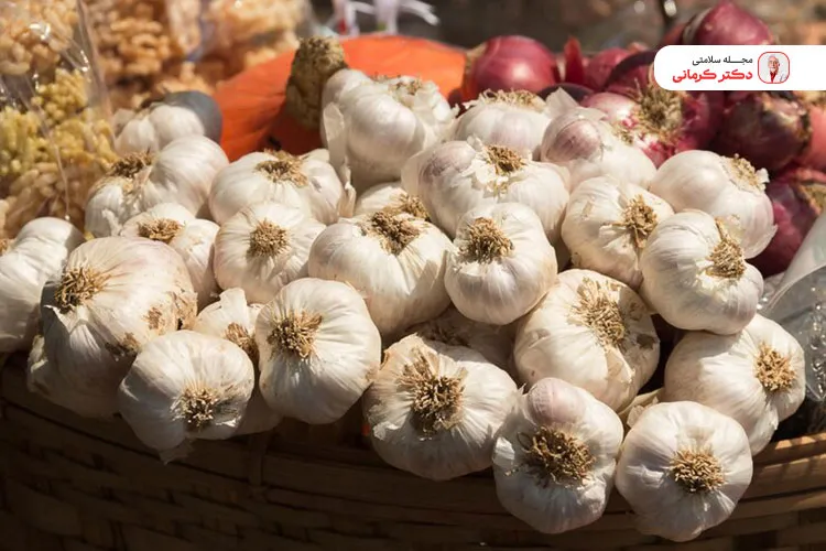 مردانی که فشار خون پاییم دارند نباید در مصرف سیر زیاده روی کنند.