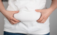 شکم و پهلو اولین جایی از بدن هستند که چاق می‌شوند و از طرف دیگر جزو سرسخت‌ترین چربی‌ها هستند.