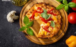 پیتزا کتویی در مقایسه با بقیه‌ی پیتزاها دارای کربوهیدرات کم‌تری است