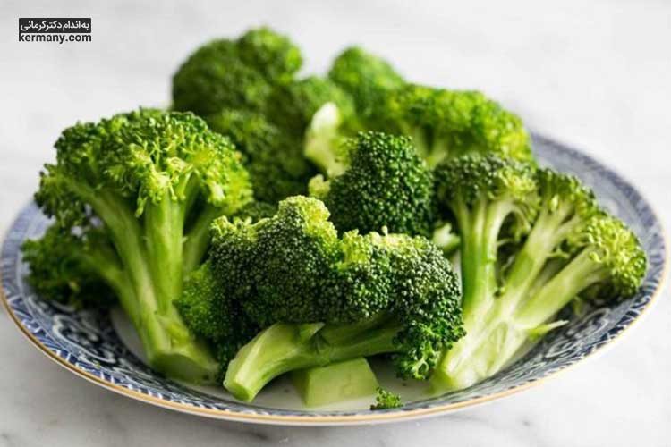 سبزی‌های تیره و برگ‌دار، مانند کلم‌پیچ و کلم بروکلی، برای افرادی که درمعرض خطر بیماری کیسه صفرا هستند، مناسب است.