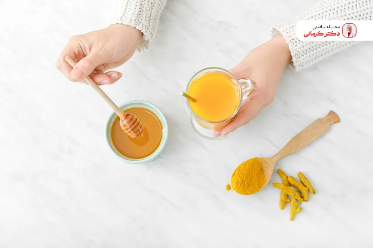 یک دمنوش گرم کننده مغز چای زردچوبه است.