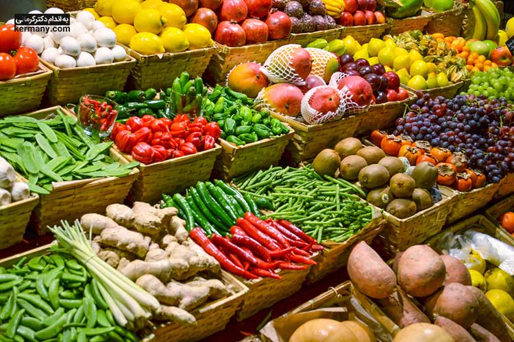 برای کاهش وزن غذاها را حذف نکنید بلکه میزان مصرف غذای خود را کمتر کرده و معده خود را با سبزیجات، میوه‌ها و آب پر کنید.