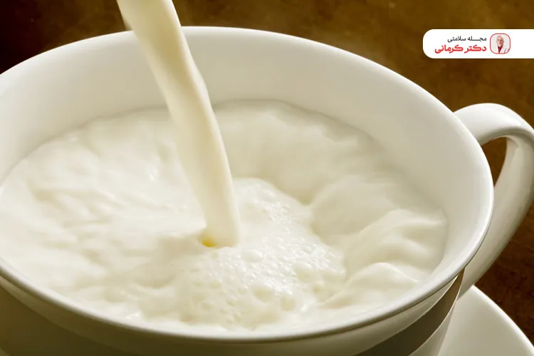 در افراد مبتلا به عدم تحمل لاکتوز مصرف شیر گرم میتواند باعث نفخ، دل پیچه و اسهال شود.