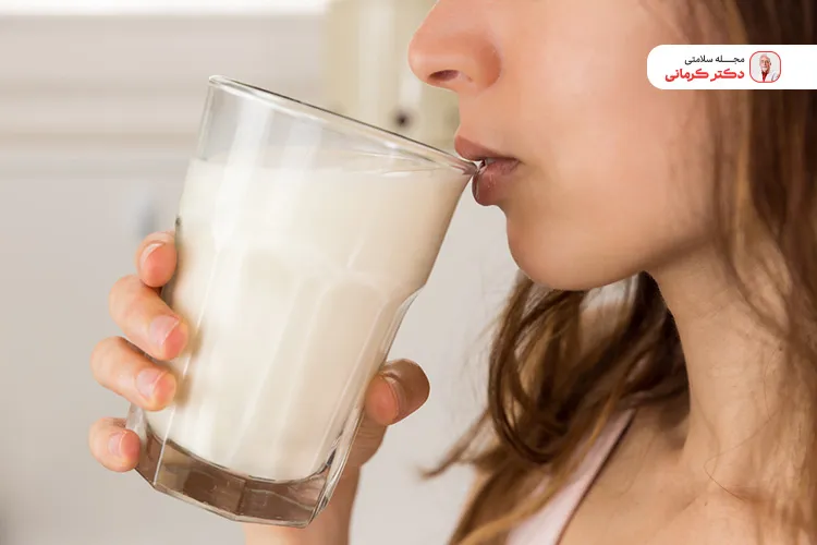 شیر گرم باعث آرامش اعصاب شده و به بهبود خواب کمک میکند.