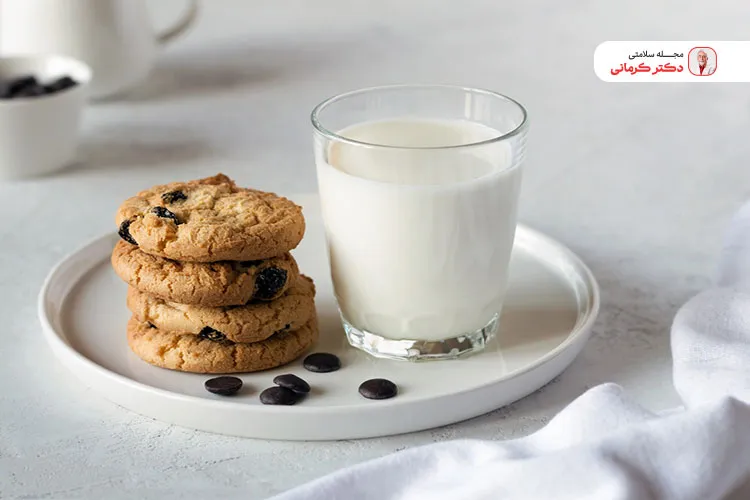 شیر گرم به هضم غذا کمک میکند و میتواند از یبوست جلوگیری کند.