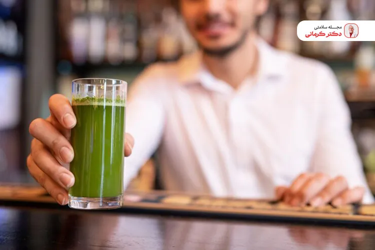 نوشیدن آب اسفناج یا اسموتی اسفناج برای چربی سوزی توصیه میشود.