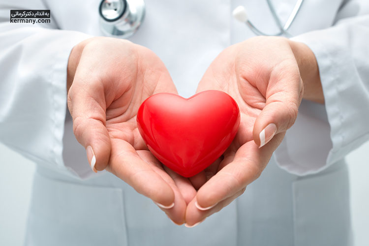 از خواص بادام این است که تا حد زیادی به کاهش خطر بیماری قلبی کمک می‌کند.