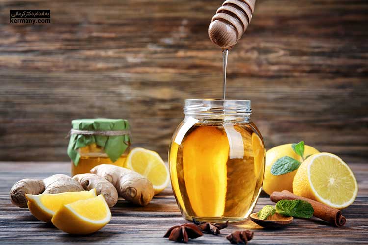 دمنوش‌ها، عسل و لیمو از مهم‌ترین عوامل درمان سرفه خشک هستند.