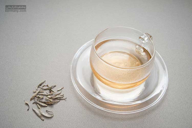 چای سفید مانند چای سبز دارای کاتچین است که به کاهش وزن و لاغری شکم کمک می‌کند.