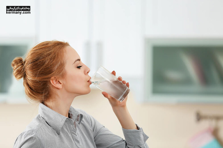 زمان اجرای رژیم کتوژنیک در دوران شیردهی باید به اندازه کافی آب بنوشید.