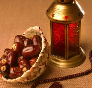 بر اساس طب سنتی و ماه رمضان، مصرف مواد غذایی گیاهی و آبدار برای رفع تشنگی و ضعف بهترین راه حل است.