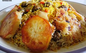 در طرز تهیه کلم پلو می‌توان علاوه بر گوشت قرمز از گوشت مرغ نیز استفاده کرد.