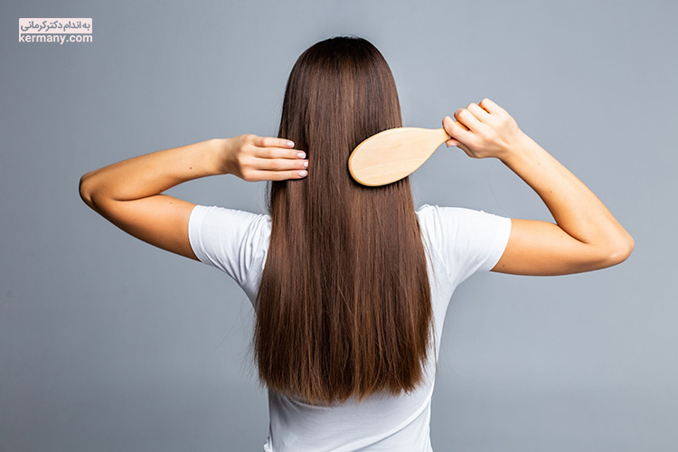 یکی از خواص مریم گلی بهبود گردش خون در پوست سر و تحریک فولیکول‌های مو است که موجب افزایش رشد مو می‌شود.