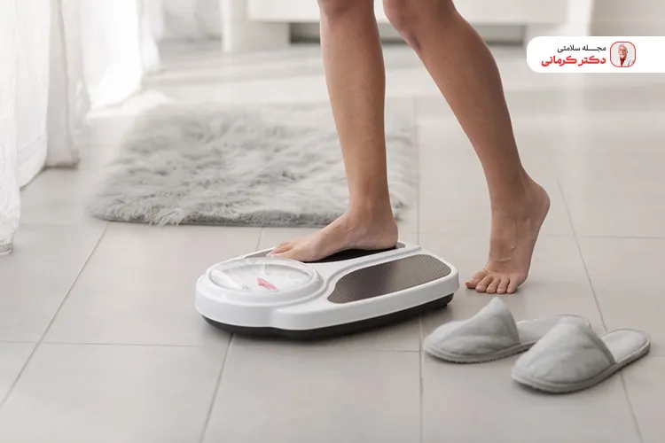 هر روز در یک زمان مشخص وزن کشی انجام دهید.