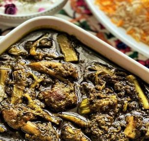 طبخ خورش کنگر در اول بهار و اواخر تابستان که فصل برداشت این گیاه مغذی است، توصیه می‌شود.