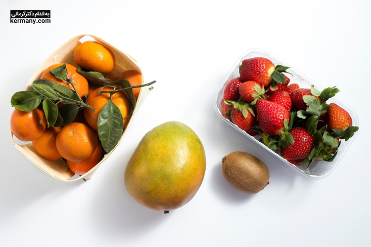 در تغذیه عمل آب مروارید، مصرف میوه‌هایی مانند توت فرنگی و مرکبات توصیه می‌شود.