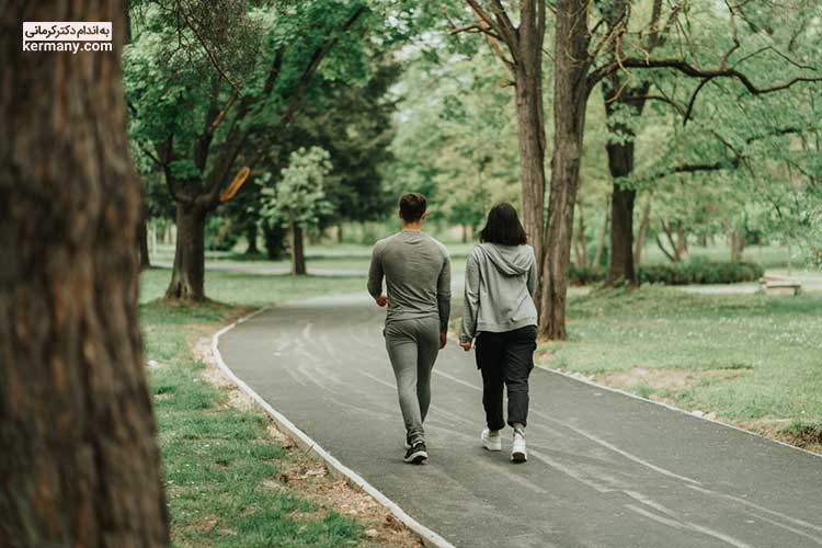 پیاده‌روی سریع یکی از ساده‌ترین ورزش‌ها برای لاغری شکم است.