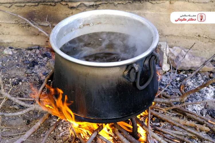 برای اطمینان از مصرف شیره توت بدون قند افزوده می‌توانید آن را در منزل تهیه کنید.