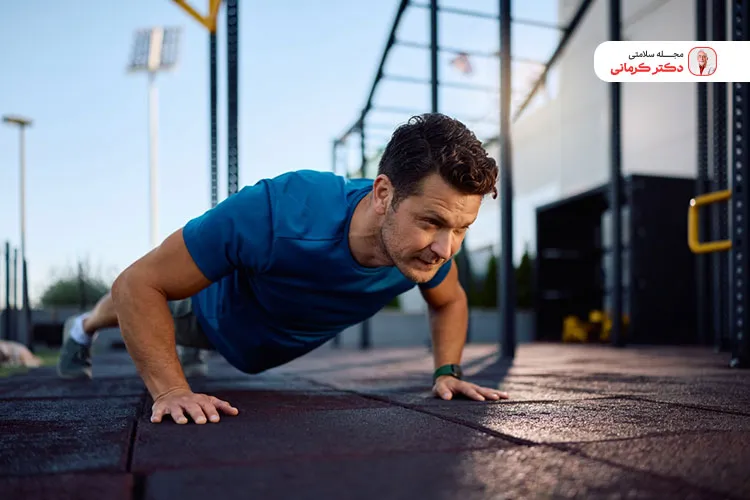 حرکت شنا یا پوش آپ برای تناسب اندام خانم ها و آقایان توصیه می‌شود.