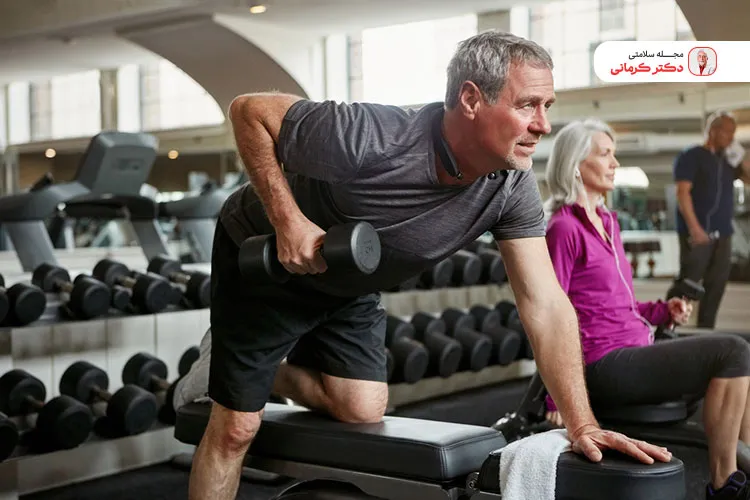 زیر بغل دمبل خم از دیگر حرکات ورزشی مناسب تناسب اندام است.