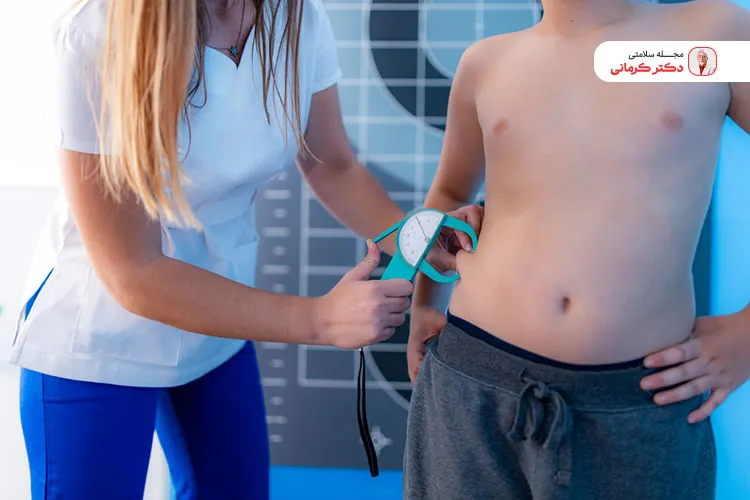 گاهی شکل ستون فقرات کودک موجب چاقی شکمی می‌شود.