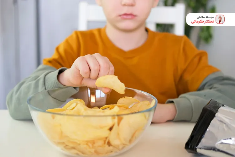 به جای غذاهای ناسالم برای کاشه وزن کودک از برنامه غذایی سالم اما جذاب پیروی کنید.