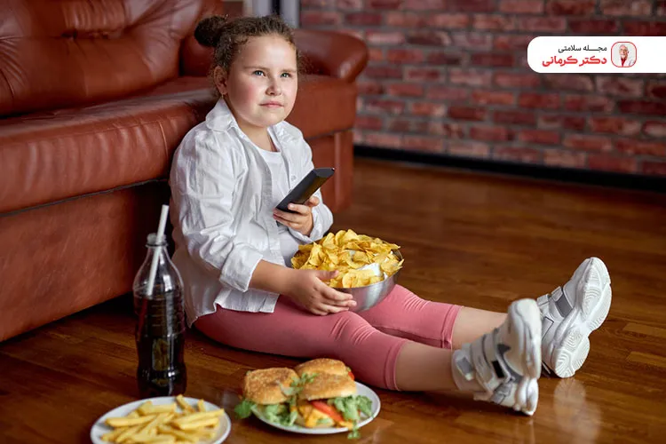 عادات غذایی ناسالم به ویژه در خانه موجب چاقی در کودکان است.