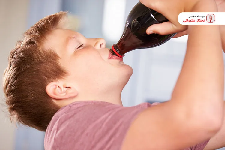 چاقی از مهمترین عوارض نوشابه انرژی زا در کودکان است.