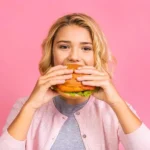 مقاله علت اشتهای زیاد و پرخوری در کودکان میتواند تشویق والدین به خوردن غذای بیشتر باشد.