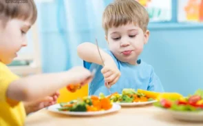 سوتغذیه در دوران کودکی میتواند باعث مشکلات بسیاری در آینده افراد شود؛ بنابراین اهمیت تغذیه سالم برای کودکان مساله ای بسیار جدی است.