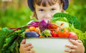 مصرف تمام گروه‌های مواد غذایی برای رشد و سلامت کودک مهم است.