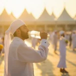 حجاج در حال استراحت و نوشیدن آب برای جلوگیری از گرمازدگی