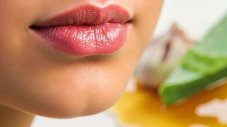 مواد طبیعی برای درمان تبخال در خانه