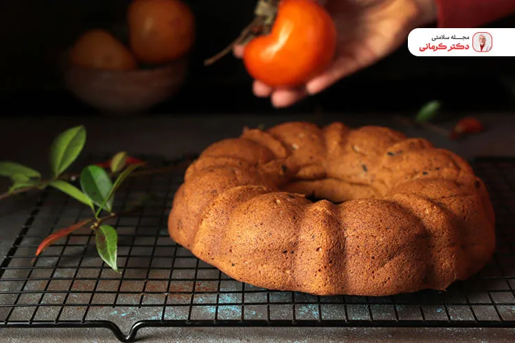 برای کیک خرمالوی رژیمی می‌توانید به جای شکر از استویا استفاده کنید.