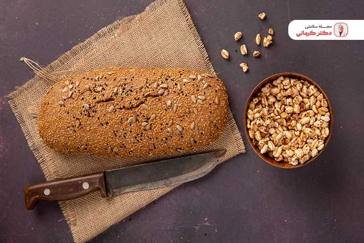 در رسپی نان جو استراحت دادن کافی به خمیر  بسیار مهم است.